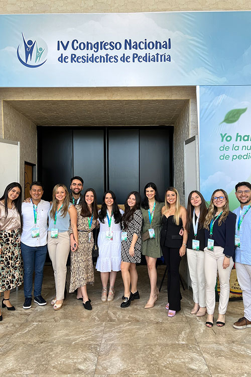12 residentes de pediatría de la Escuela de Medicina y Ciencias de la Salud de la Universidad del Rosario 