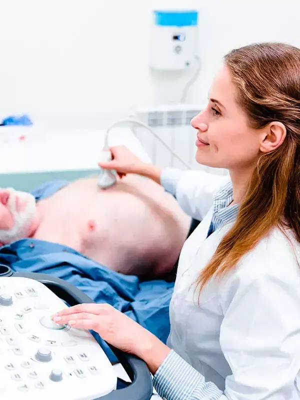 Se desarrolla en instituciones de salud reconocidas que cuentan con tecnología diagnóstica y terapéutica de alto nivel, para el adecuado desarrollo de la práctica profesional.