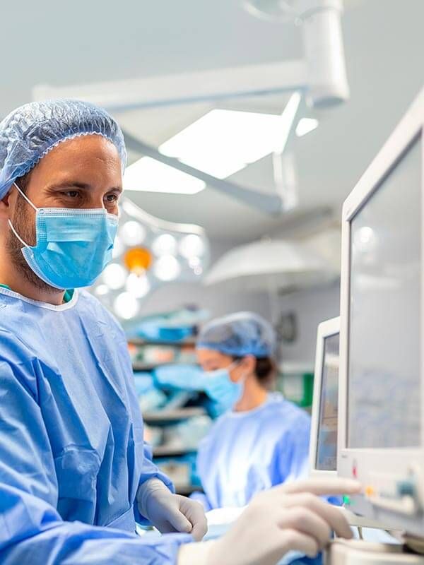Se desarrolla en instituciones de salud reconocidas que cuentan con tecnología diagnóstica y terapéutica de alto nivel, para el adecuado desarrollo de la práctica profesional.