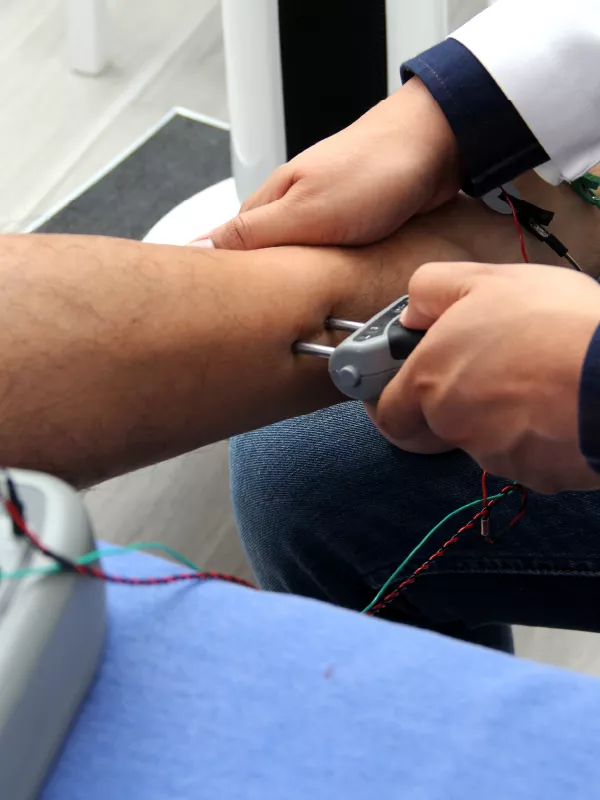 Se desarrolla en instituciones de salud reconocidas que cuentan con tecnología diagnóstica y terapéutica de alto nivel, para el adecuado desarrollo de la práctica profesional.