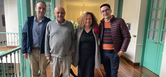 Ángel Esteban, de la Universidad de Granada (España) visitó la Escuela de Ciencias Humanas