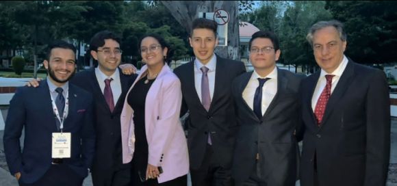 ¡Nuestro equipo de la Facultad de Jurisprudencia llegó a las semifinales en la XV Competencia Internacional de Arbitraje!